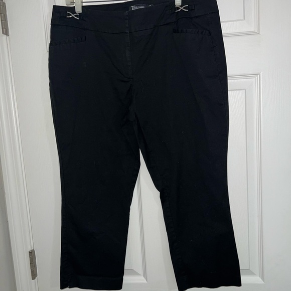 New York &CompanyEXCELLENT CONDITION!Black slacks with fitted waist. Size 14 - Picture 2 of 11